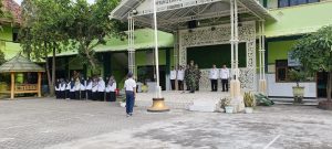 Danramil Supriyadi Jadi Pembina Apel di MTsN 2 Lamongan, Tekankan Kedisiplinan dan Bahaya Narkoba