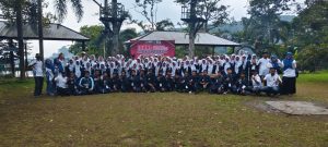 Cetak Pemimpin muda berprestasi: Pengurus MPK dan OSIM MTsN 2 Lamongan Ikuti LDKMS di Duyung Hill Trawas