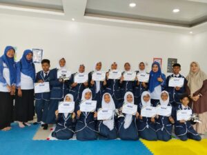 Siswa Kelas 7-B (IT) MTsN 2 Lamongan kunjungan dan Workshop Edukatif di Robokidz Gresik