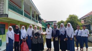 Wujud kepedulian sesama, MTsN 2 Lamongan salurkan bantuan sembako ke 13 sekolah-madrasah terdampak banjir