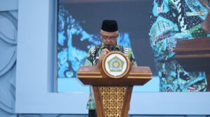 Wujudkan kemajuan Madrasah, Kepala MTsN 2 Lamongan Pimpin Doa di Rakorev Se-Jatim