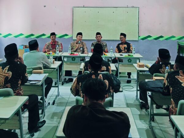 Kepala Kemenag Kab. Lamongan Lakukan Monev UM 2026 di MTsN 2 Lamongan 