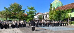 MTsN 2 Lamongan Gelar Upacara HARDIKNAS 2026